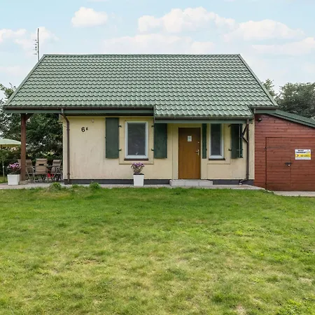 Dom wakacyjny Beautiful House With A Garden For 6 People In By Renters *