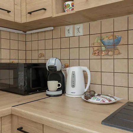 Beautiful House With A Garden For 6 People In By Renters *