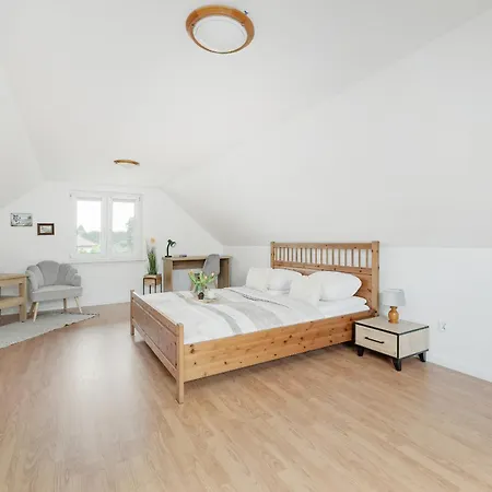 Dom wakacyjny Beautiful House With A Garden For 6 People In By Renters