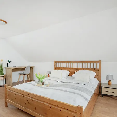 Beautiful House With A Garden For 6 People In By Renters Dom wakacyjny *